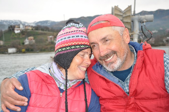 rizede-yasayan-necip-yasemin-akmermer-cifti,-22-yildir-birlikte-balikcilik-yaparak-gecimlerini-sagliyorlar-(6).jpg