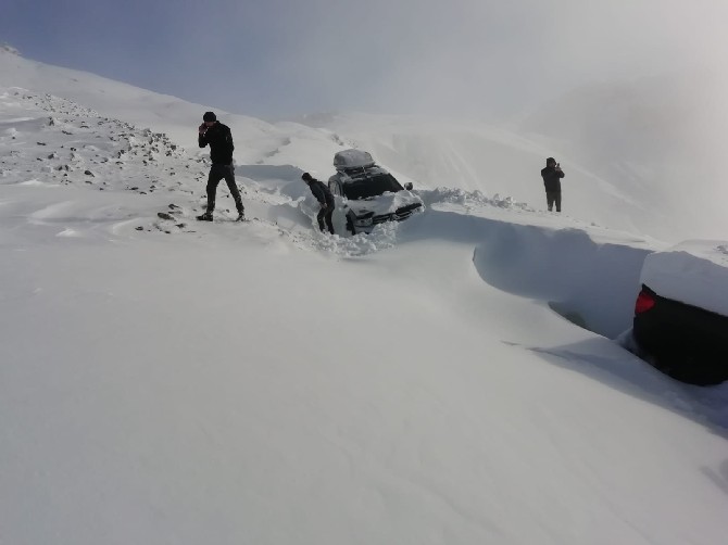 rizede-yaylalarda-mahsur-kalan-23-kisiye-ulasildi-(2).jpg