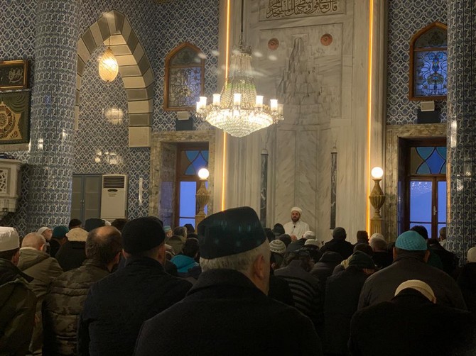 rizede-yilin-ilk-gununde-aileler-sabah-namazinda-bir-araya-geldi-3.jpg
