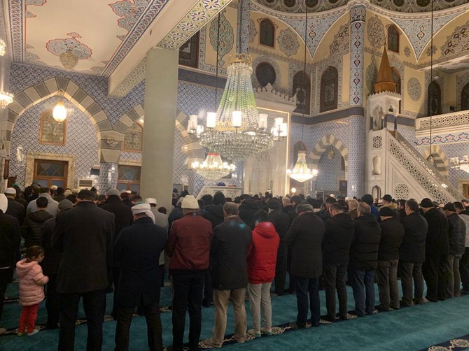 rizede-yilin-ilk-gununde-aileler-sabah-namazinda-bir-araya-geldi-5.jpg