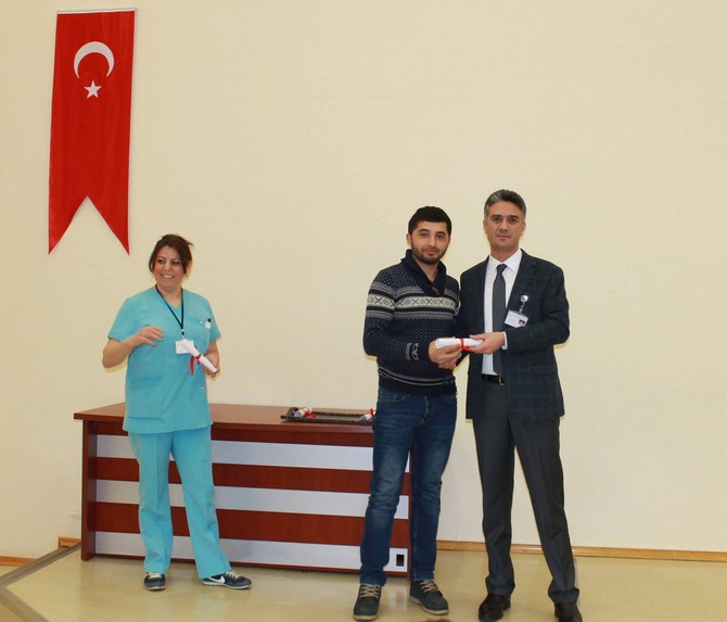 rizede-yogun-bakim-hemsireligi-sertifikasyon-egitimi-kursiyerlerine-sertifika-verildi-(10).jpg