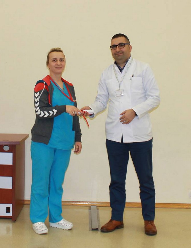 rizede-yogun-bakim-hemsireligi-sertifikasyon-egitimi-kursiyerlerine-sertifika-verildi-(2).jpg