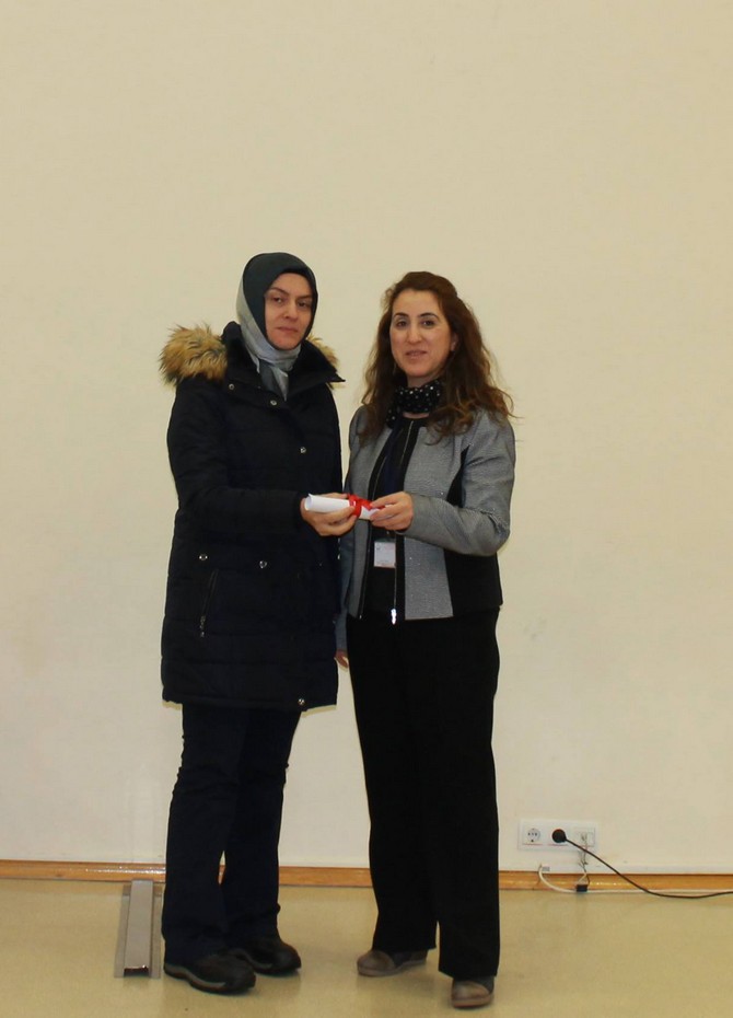 rizede-yogun-bakim-hemsireligi-sertifikasyon-egitimi-kursiyerlerine-sertifika-verildi-(7).jpg