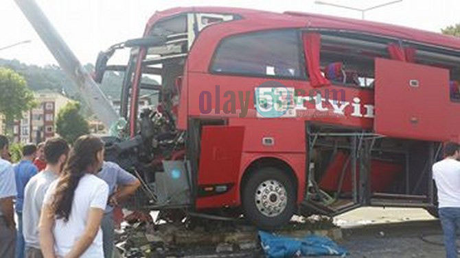 rizede-yolcu-otobusu-kaza-yapti.-1-olu,-36-yarali-(4).jpg