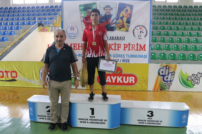 rizedeki-gures-turnuvasinda-turkiye-8-altin-madalya-ile-birinci-(3).jpg