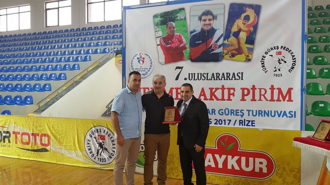 rizedeki-gures-turnuvasinda-turkiye-8-altin-madalya-ile-birinci-(9).jpg