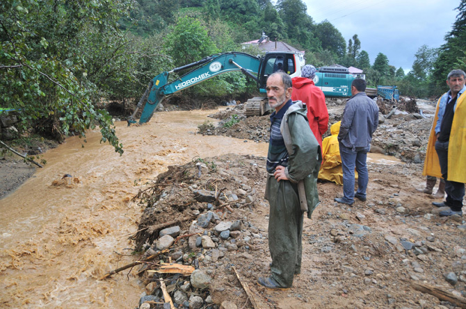 rizedeki-siddetli-yagis-1-001.jpg rizedeki-siddetli-yagis-1-001.jpg