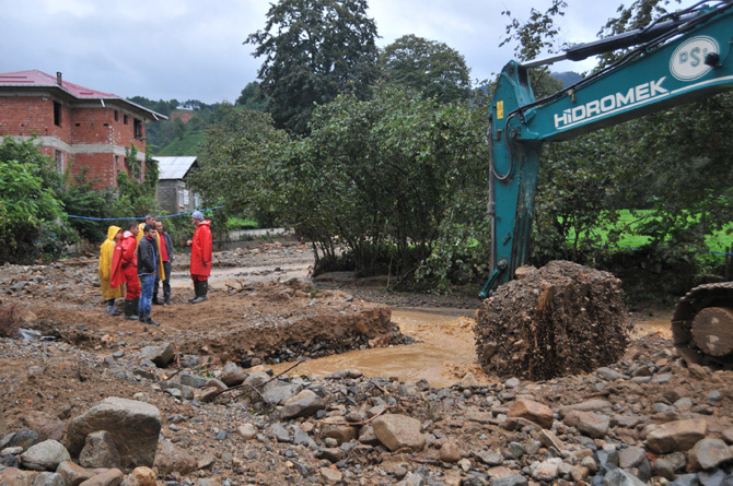 rizedeki-siddetli-yagis-2.jpg rizedeki-siddetli-yagis-2.jpg