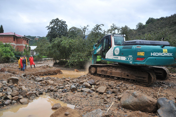 rizedeki-siddetli-yagis-3.jpg rizedeki-siddetli-yagis-3.jpg