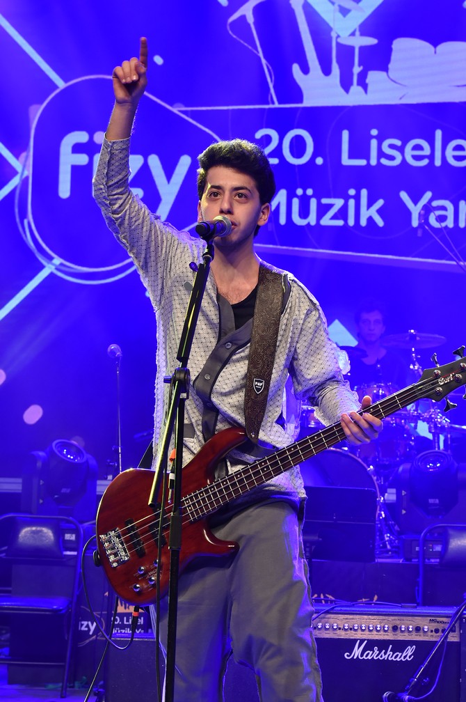 rizeden-4-lise-fizy-20.-liselerarasi-muzik-yarismasinda-sahneye-cikiyor-(1).jpg