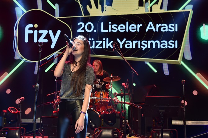 rizeden-4-lise-fizy-20.-liselerarasi-muzik-yarismasinda-sahneye-cikiyor-(6).jpg