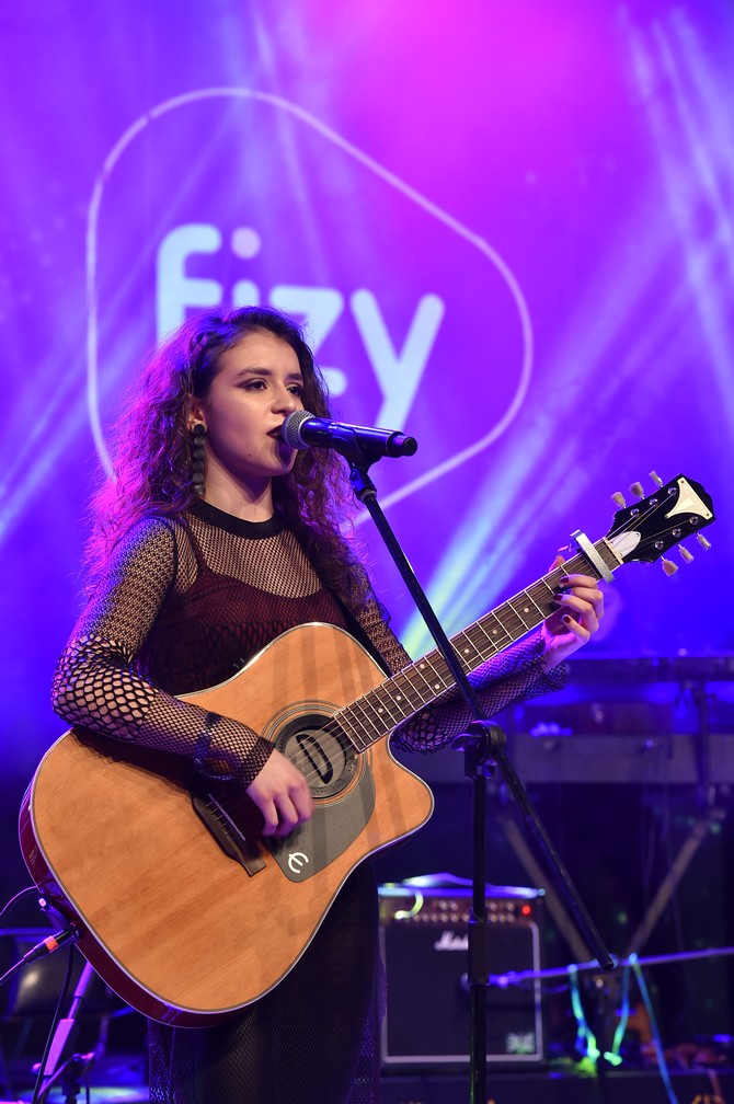 rizeden-4-lise-fizy-20.-liselerarasi-muzik-yarismasinda-sahneye-cikiyor-(7).jpg