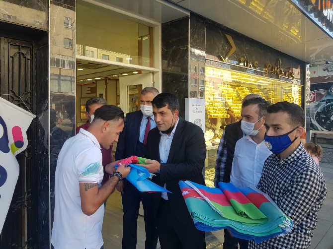 rizeden-azerbaycana-bayrakli-destek-(1).jpg
