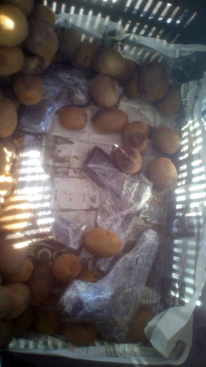 rizeden-kargoyla-gonderilen-kivi-kasasindan-silah-cikti-2.jpg rizeden-kargoyla-gonderilen-kivi-kasasindan-silah-cikti-2.jpg