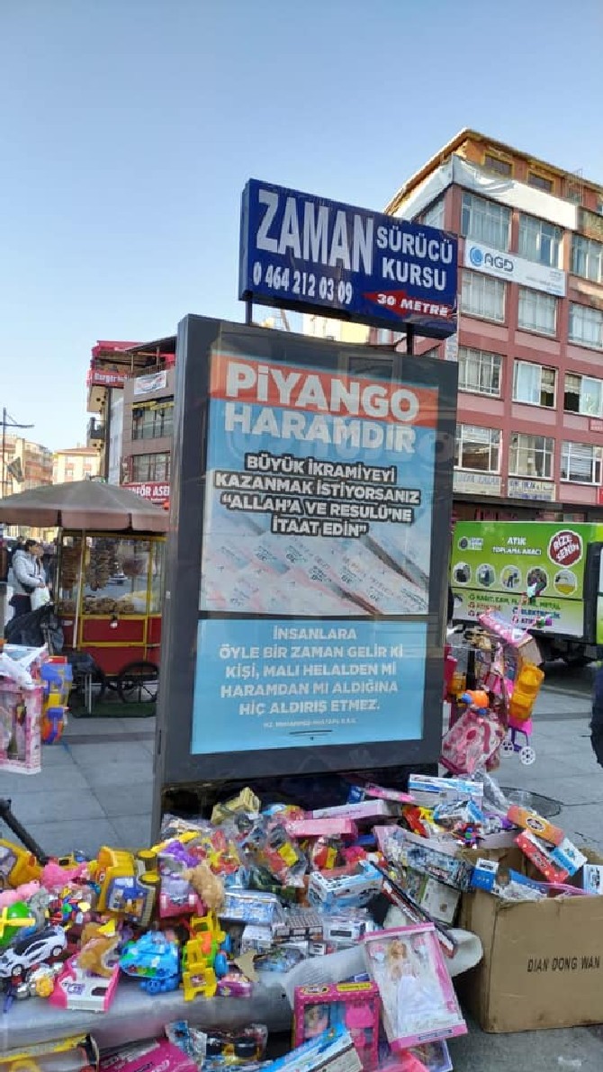 rizeli’nin-piyango-bileti-piyango-haramdir.-buyuk-ikramiye-kazanmak-istiyorsaniz-allah-ve-resulune-itaat-edin-(8).jpg