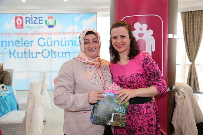 rizeli-anneler-anneler-gununde-biraraya-geldi1.jpg rizeli-anneler-anneler-gununde-biraraya-geldi1.jpg