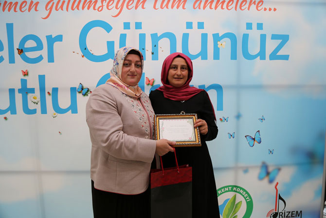 rizeli-anneler-anneler-gununde-biraraya-geldi11.jpg rizeli-anneler-anneler-gununde-biraraya-geldi11.jpg