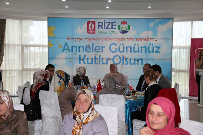 rizeli-anneler-anneler-gununde-biraraya-geldi2.jpg rizeli-anneler-anneler-gununde-biraraya-geldi2.jpg