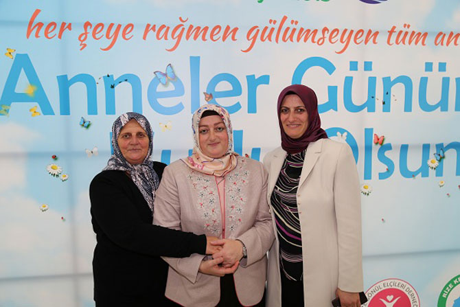 rizeli-anneler-anneler-gununde-biraraya-geldi5.jpg rizeli-anneler-anneler-gununde-biraraya-geldi5.jpg