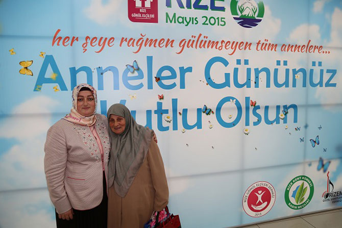 rizeli-anneler-anneler-gununde-biraraya-geldi7.jpg rizeli-anneler-anneler-gununde-biraraya-geldi7.jpg