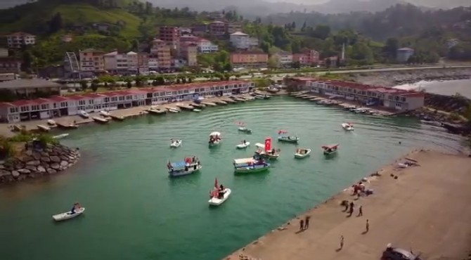 rizeli-balikcilardan-19-mayis-kutlamasi-(3).jpg