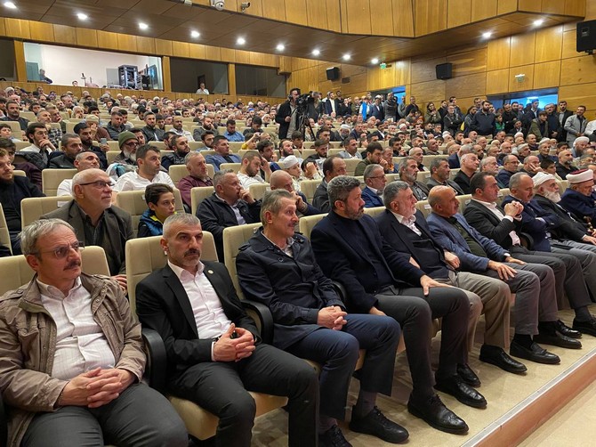 rizeli-din-alimi-gonul-insani-merhum-il-vaizlerinden-zavendikli-mustafa-yildiz-hocaefendi-olumunun-13-yilinda-duzenlenen-programla-anilirken-programa-yogun-ilgi-gosteren-rizeliler-salona-sigmadi-16.jpg