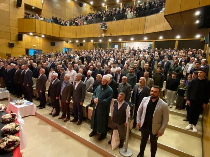 rizeli-din-alimi-gonul-insani-merhum-il-vaizlerinden-zavendikli-mustafa-yildiz-hocaefendi-olumunun-13-yilinda-duzenlenen-programla-anilirken-programa-yogun-ilgi-gosteren-rizeliler-salona-sigmadi-2.jpg