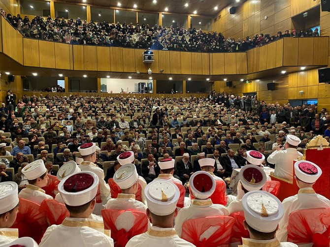 rizeli-din-alimi-gonul-insani-merhum-il-vaizlerinden-zavendikli-mustafa-yildiz-hocaefendi-olumunun-13-yilinda-duzenlenen-programla-anilirken-programa-yogun-ilgi-gosteren-rizeliler-salona-sigmadi-25.jpg