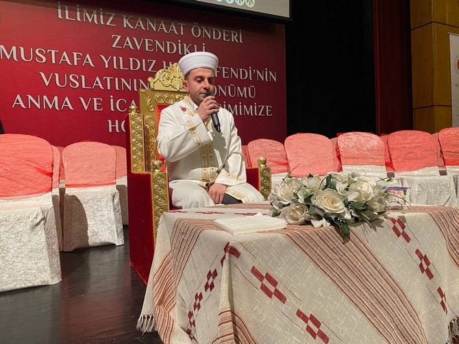 rizeli-din-alimi-gonul-insani-merhum-il-vaizlerinden-zavendikli-mustafa-yildiz-hocaefendi-olumunun-13-yilinda-duzenlenen-programla-anilirken-programa-yogun-ilgi-gosteren-rizeliler-salona-sigmadi-3.jpg