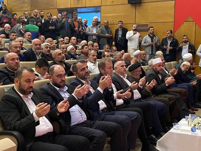 rizeli-din-alimi-gonul-insani-merhum-il-vaizlerinden-zavendikli-mustafa-yildiz-hocaefendi-olumunun-13-yilinda-duzenlenen-programla-anilirken-programa-yogun-ilgi-gosteren-rizeliler-salona-sigmadi-34.jpg