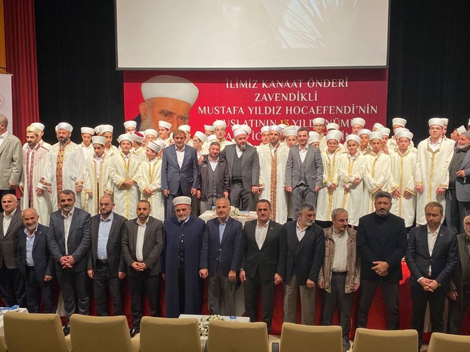 rizeli-din-alimi-gonul-insani-merhum-il-vaizlerinden-zavendikli-mustafa-yildiz-hocaefendi-olumunun-13-yilinda-duzenlenen-programla-anilirken-programa-yogun-ilgi-gosteren-rizeliler-salona-sigmadi-41.jpg