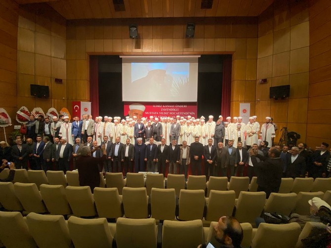 rizeli-din-alimi-gonul-insani-merhum-il-vaizlerinden-zavendikli-mustafa-yildiz-hocaefendi-olumunun-13-yilinda-duzenlenen-programla-anilirken-programa-yogun-ilgi-gosteren-rizeliler-salona-sigmadi-43.jpg
