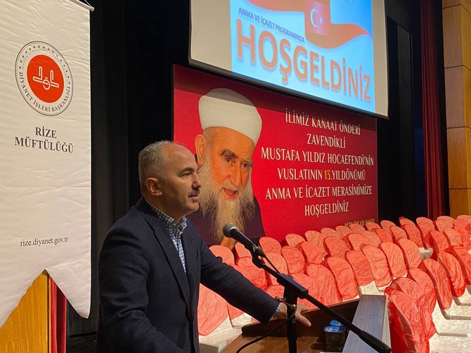 rizeli-din-alimi-gonul-insani-merhum-il-vaizlerinden-zavendikli-mustafa-yildiz-hocaefendi-olumunun-13-yilinda-duzenlenen-programla-anilirken-programa-yogun-ilgi-gosteren-rizeliler-salona-sigmadi-9.jpg