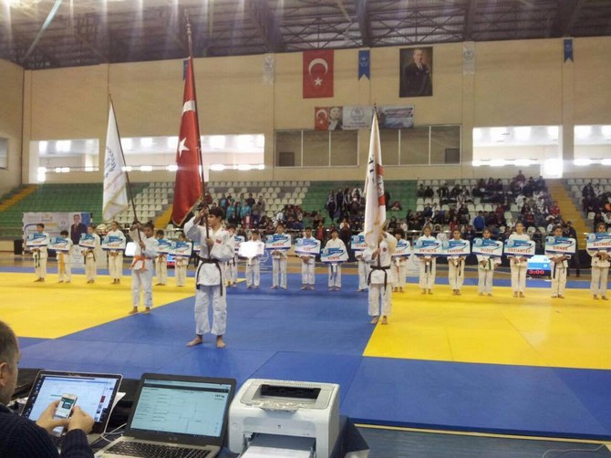 rizeli-judocular-analig-finallerinden-madalya-ile-dondu-(1).jpg