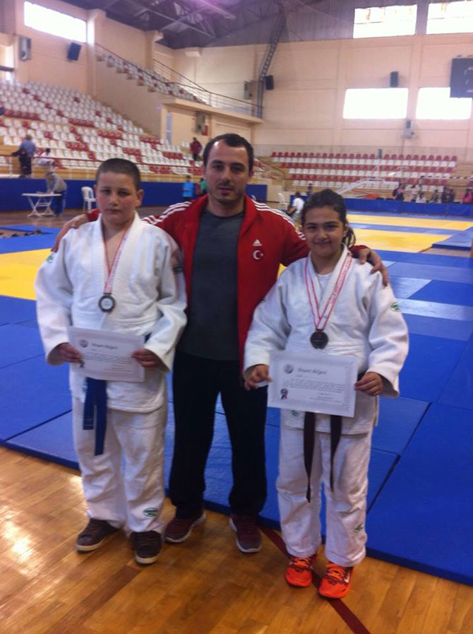 rizeli-judocular-denizliden-3-altin-madalya-ile-dondu-2.jpg