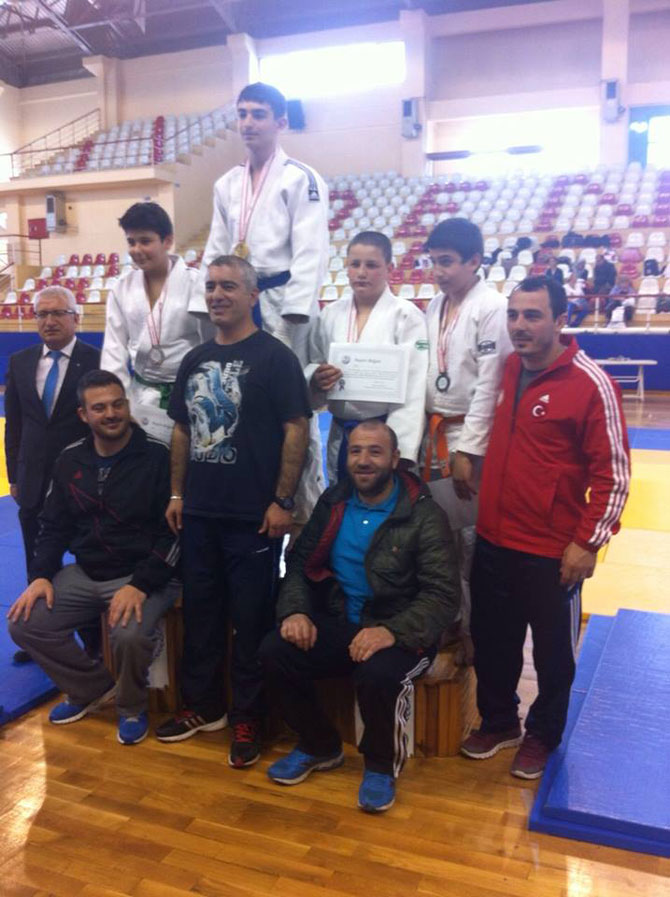 rizeli-judocular-denizliden-3-altin-madalya-ile-dondu-3.jpg