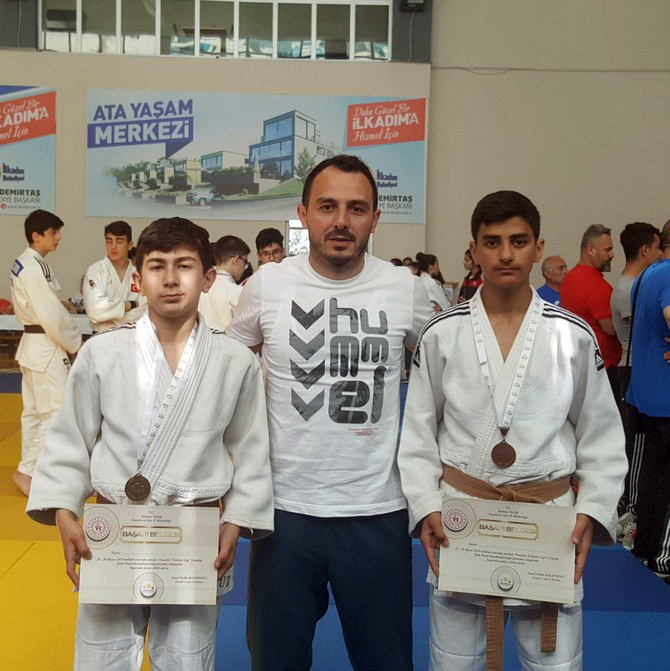 rizeli-judocular-madalya-ile-donduler-(4).jpg