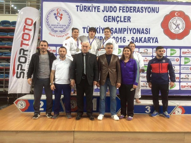 rizeli-judocular-sakarya’dan-madalya-ile-dondu-(5).jpg