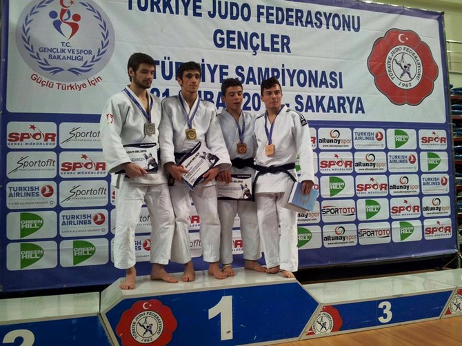 rizeli-judocular-sakarya’dan-madalya-ile-dondu-(6).jpg