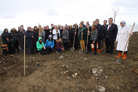 rizeli-kadinlar-bereket-ormani-icin-seferber-oldular-10.jpg rizeli-kadinlar-bereket-ormani-icin-seferber-oldular-10.jpg