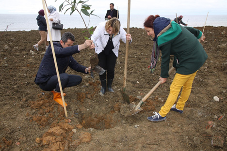 rizeli-kadinlar-bereket-ormani-icin-seferber-oldular-8.jpg rizeli-kadinlar-bereket-ormani-icin-seferber-oldular-8.jpg