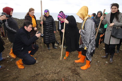 rizeli-kadinlar-bereket-ormani-icin-seferber-oldular-9.jpg rizeli-kadinlar-bereket-ormani-icin-seferber-oldular-9.jpg