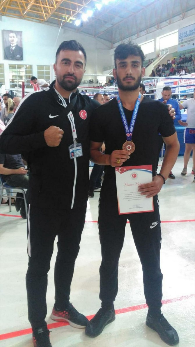 rizeli-kick-bokscular-erzurum’da-duzenlenen-turkiye-kick-boks-sampiyonasinda-2’si-altin-7-madalya-kazandi-(2).jpg