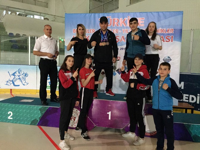 rizeli-kick-bokscular-erzurum’da-duzenlenen-turkiye-kick-boks-sampiyonasinda-2’si-altin-7-madalya-kazandi-(3).jpg