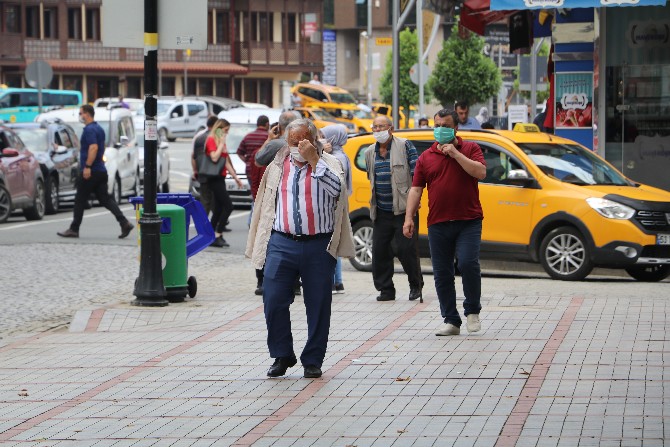 rizeli-maskesiz-sokaga-cikma-yasagina-uyuyor-(2).jpg