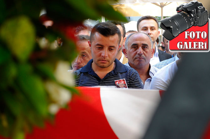 rizeli-sehit-ozel-harekat-polis-muduru-fikret-metin-ozturk-son-yolculuguna-ugurlandi-1.jpg rizeli-sehit-ozel-harekat-polis-muduru-fikret-metin-ozturk-son-yolculuguna-ugurlandi-1.jpg