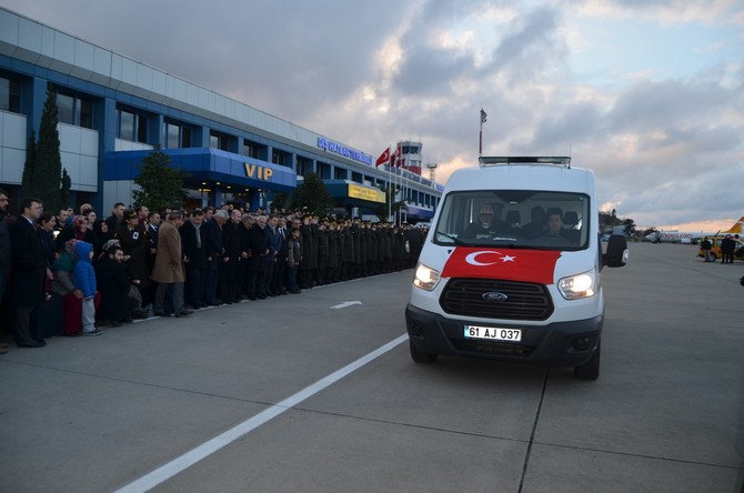 rizeli-sehit-ugur-korkmaz’in-cenazesi-trabzon’a-getirildi-(3).jpg