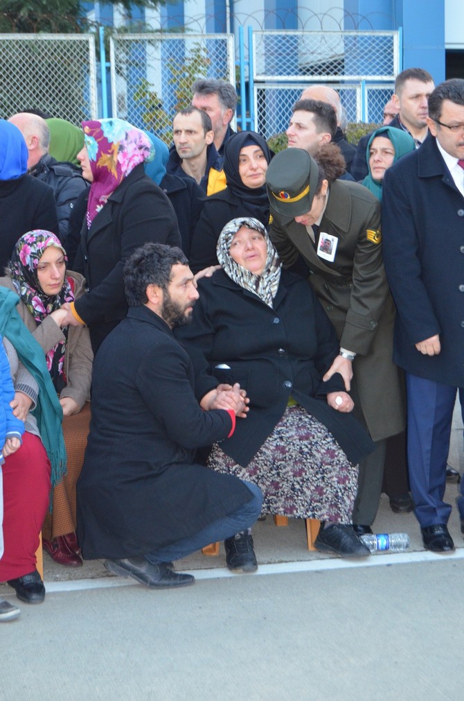 rizeli-sehit-ugur-korkmaz’in-cenazesi-trabzon’a-getirildi-(4).jpg