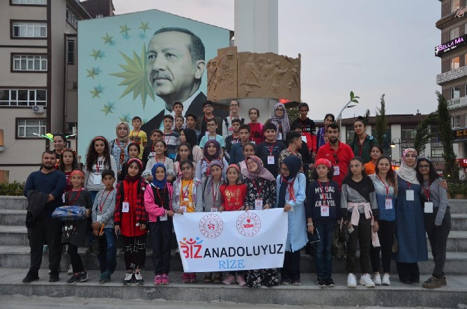 rizeli-ve-elazigli-gencler-“biz-anadoluyuz”-dedi-(2).jpg