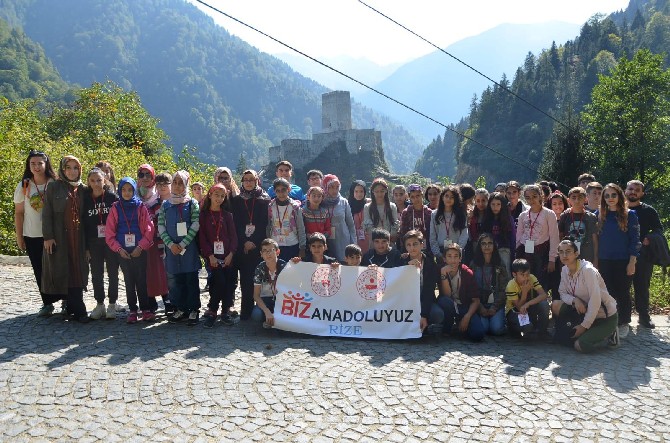 rizeli-ve-elazigli-gencler-“biz-anadoluyuz”-dedi-(4).jpg